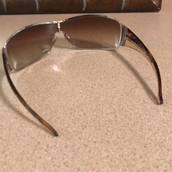 Prada shades - Picture 2 of 7